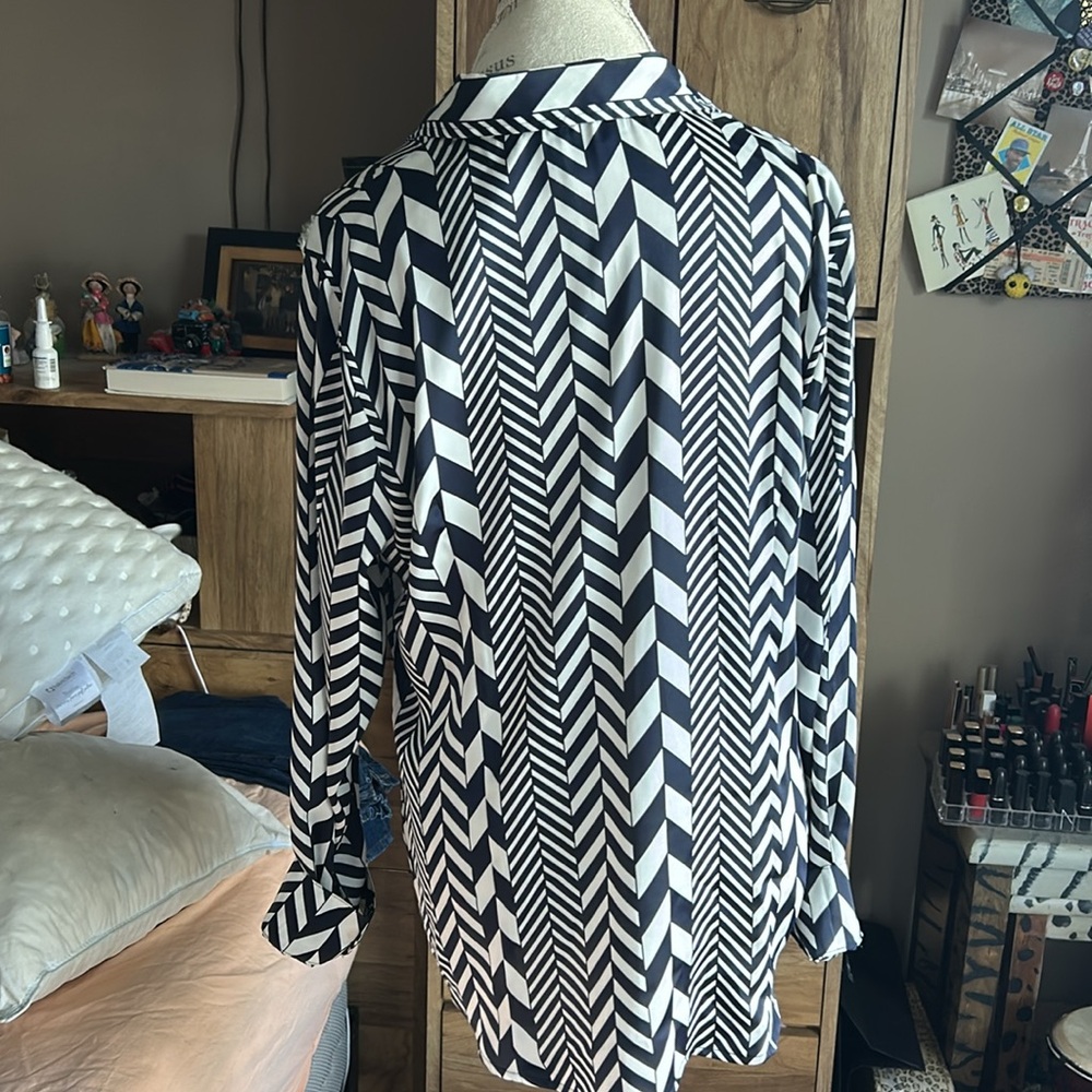 Michael Kors Navy & White Chevron Button Down Shirt - XL - Picture 3 of 5
